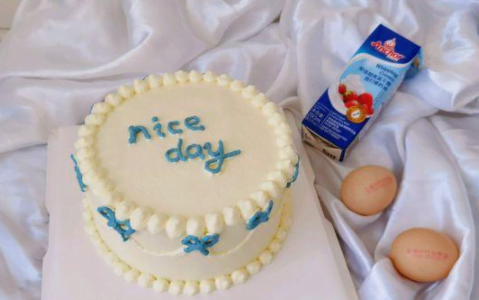 簡約款小清新奶油蛋糕，簡單易做，好吃又好看